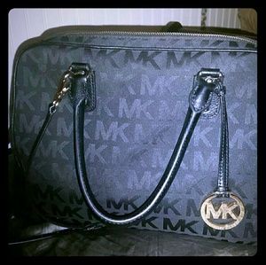 Micheal Kors Leather crossbody purse/bag